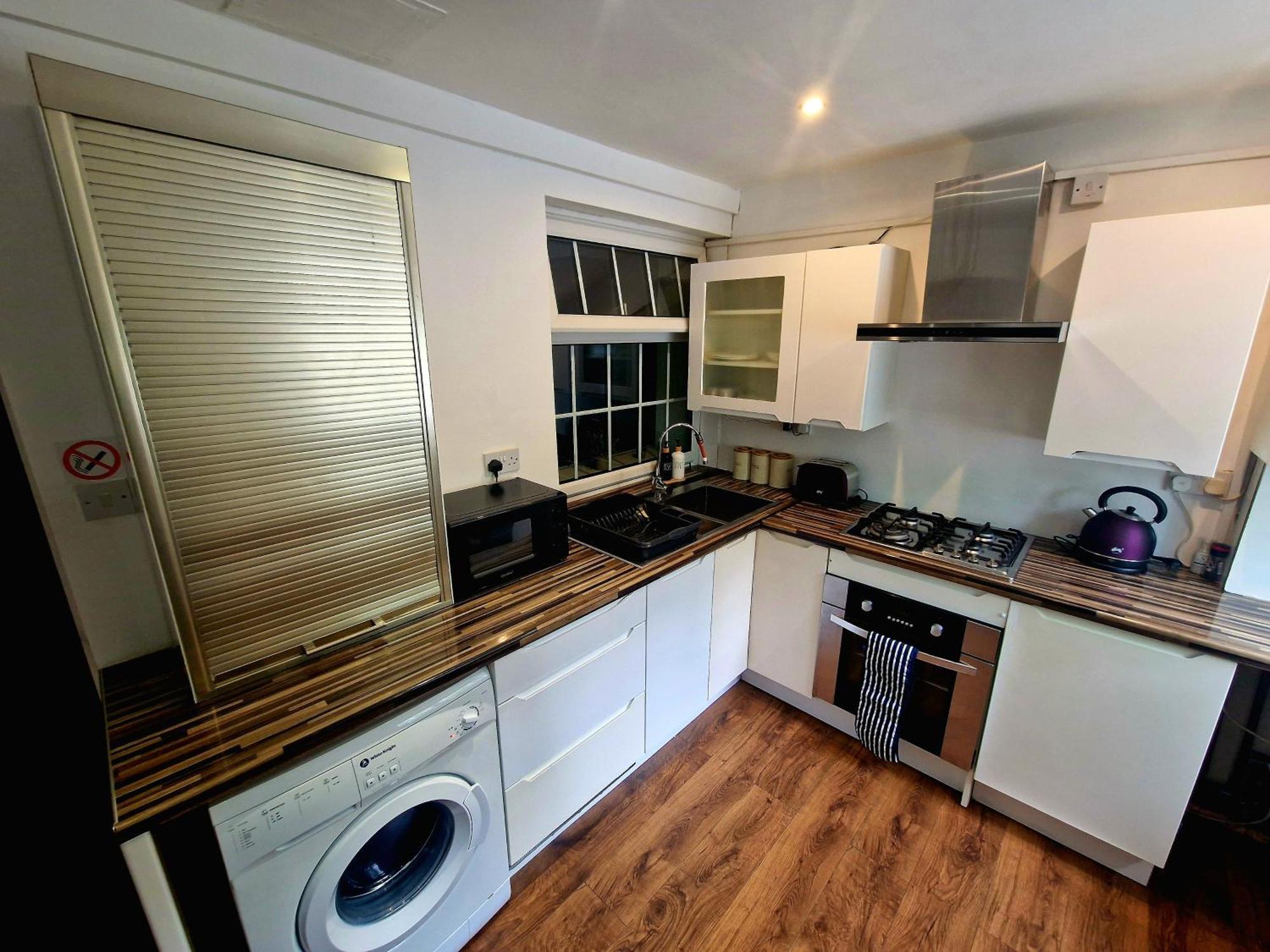 Private Courtyard Apartment In Bradford With Parking Shipley  Exterior foto